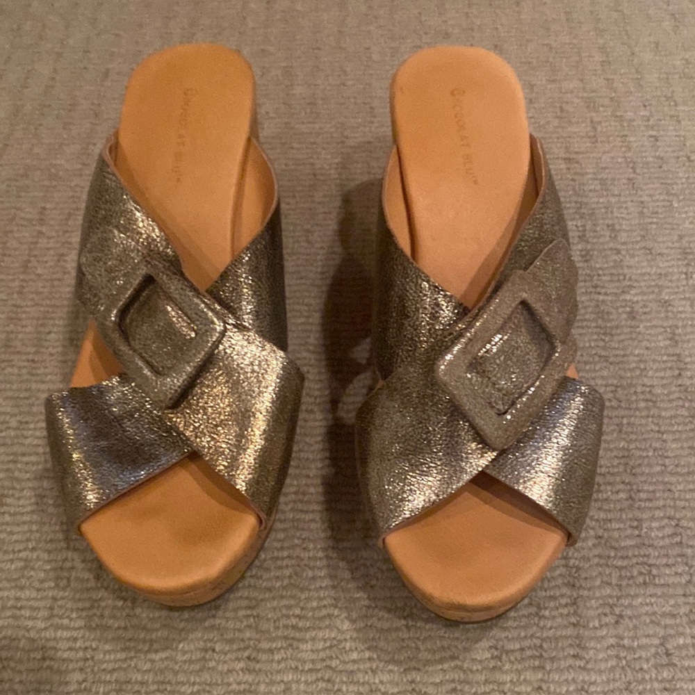 Chocolate Blu metallic sandal. Size 9
